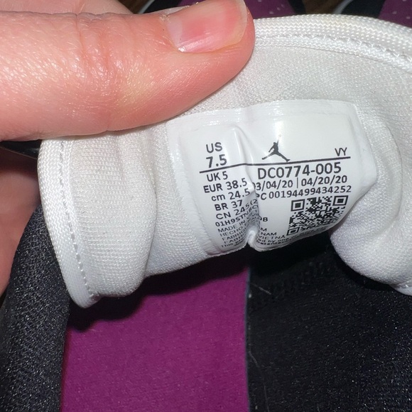 Air Jordan 1 Low- Women’s size 7.5 - Picture 6 of 7